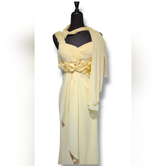 Strapless Yellow evening gown. Flower Detail. Size 6 - Picture 8 of 10